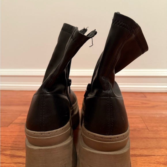 ASOS DESIGN Atlas Chunky sock boots in black with tank sole - Picture 4 of 5